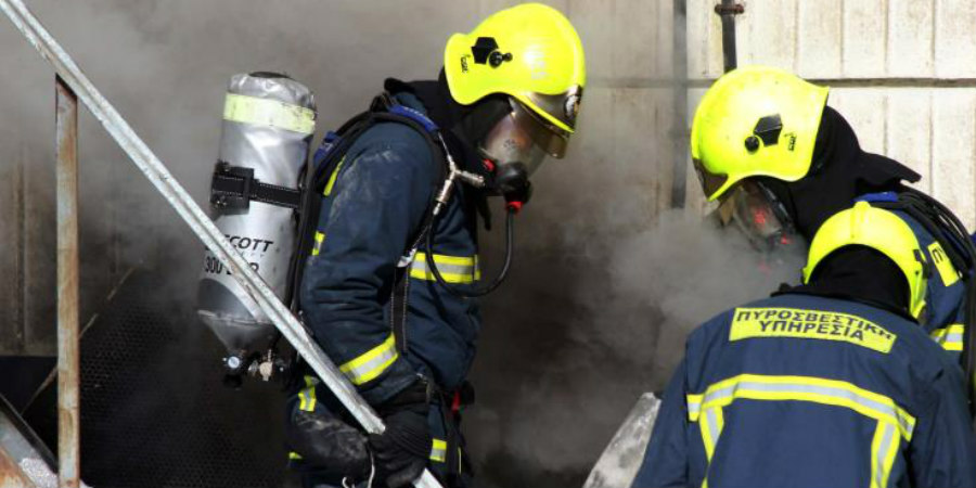 ΛΑΡΝΑΚΑ – Πυρκαγιά σε διαμέρισμα: Στο νοσοκομείο με αναπνευστικά προβλήματα ένοικος 